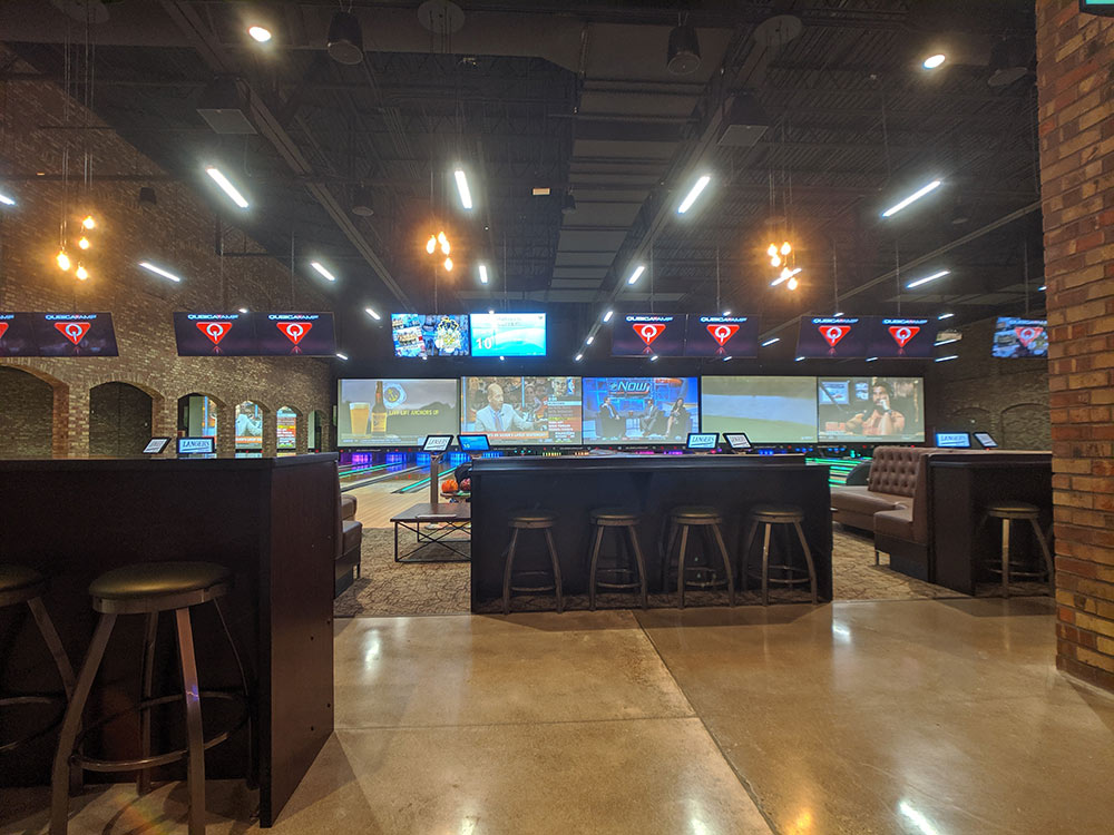 Bowling lanes with VersaLamps and projection systems